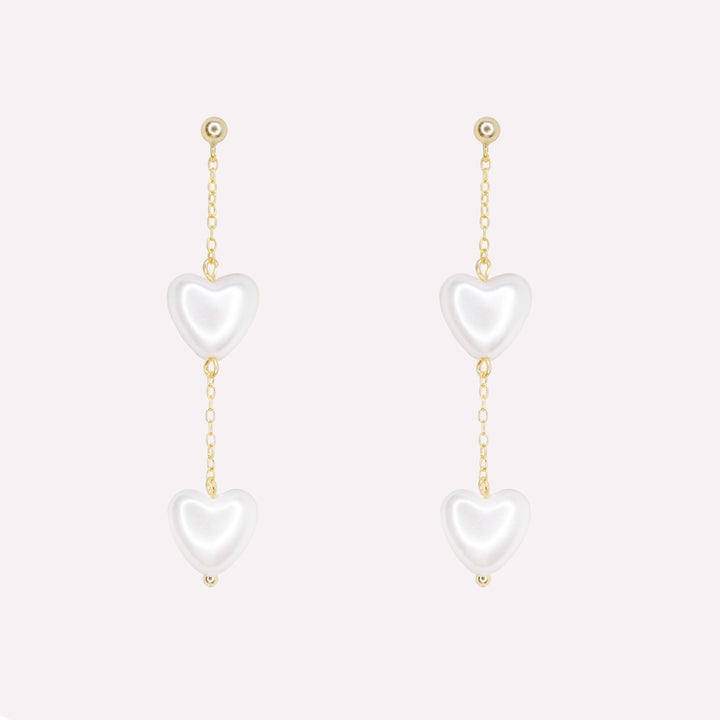 Dangling clip on earrings in gold with heart shaped pearls