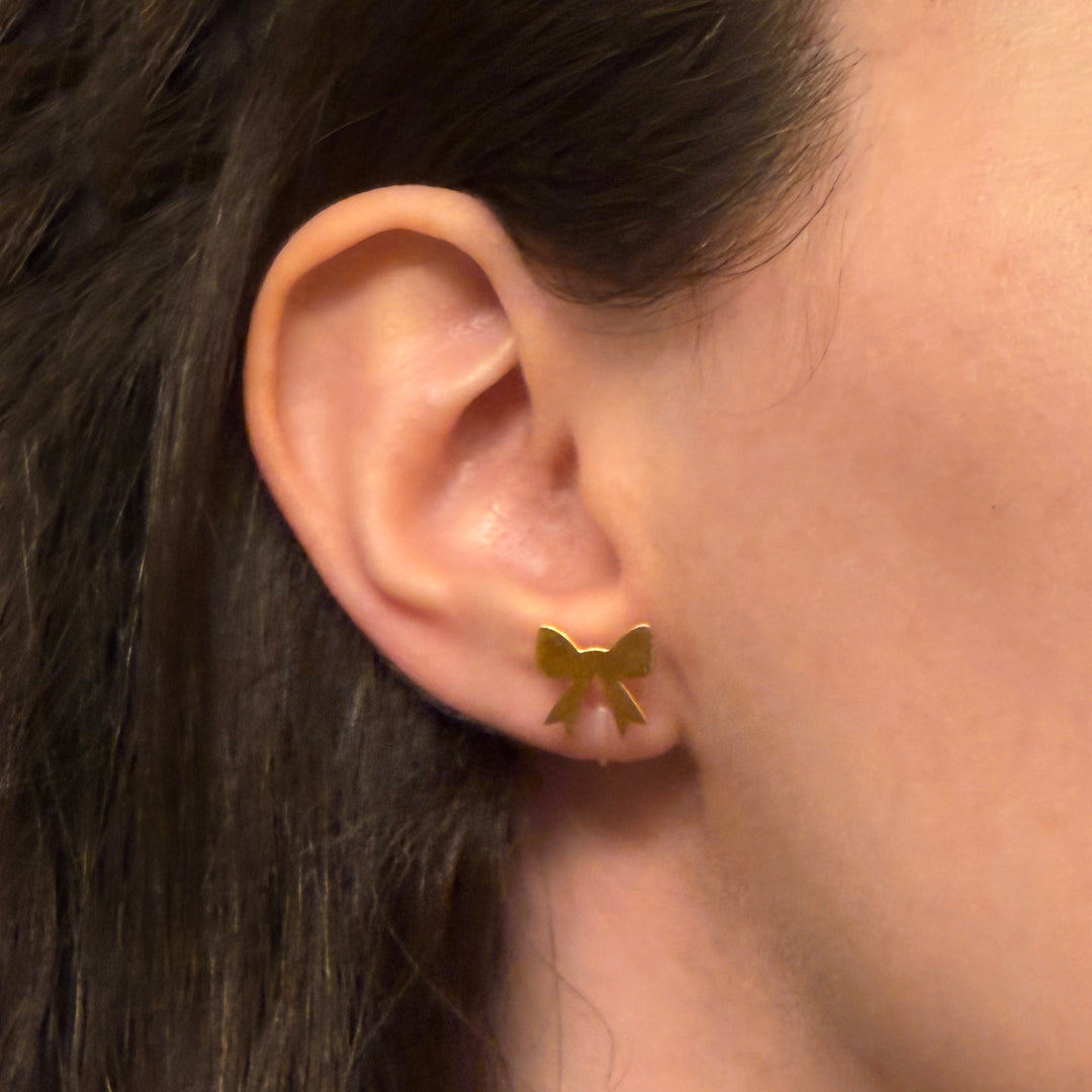 PRETTY BOW STUD CLIP-ON EARRINGS IN GOLD