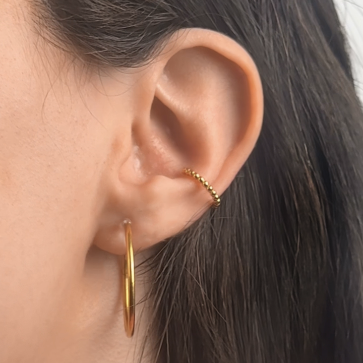 DOTTED EAR CUFF CLIP-ON EARRINGS IN GOLD